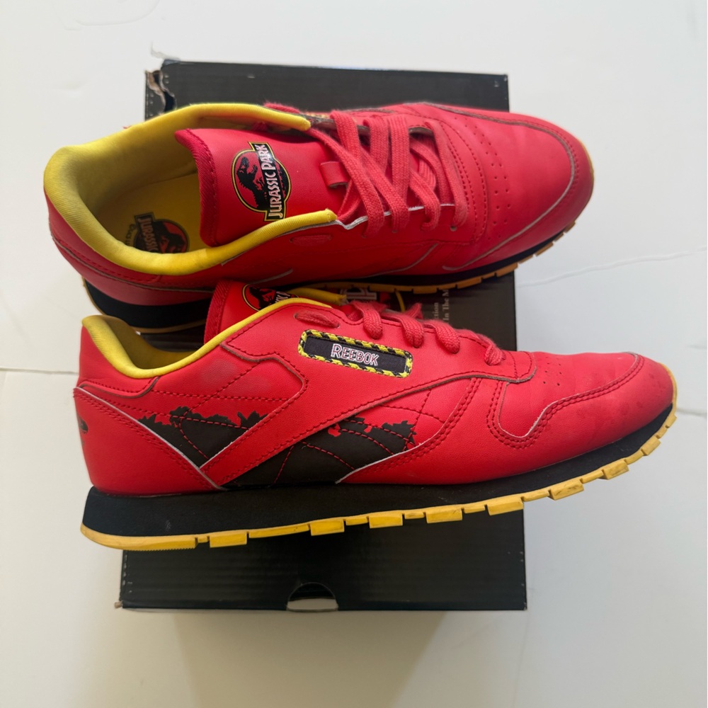 Reebok Jurassic park red sneakers junior 7